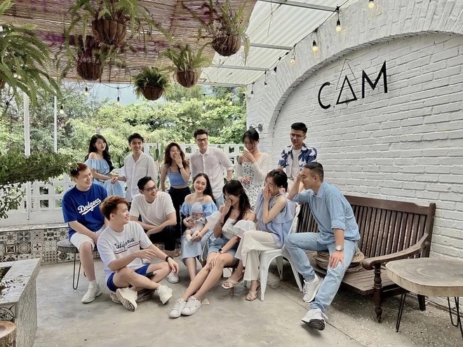 Xu hướng thuê máy ảnh đi du lịch nhóm bạn trẻ | Trần Huy Camera