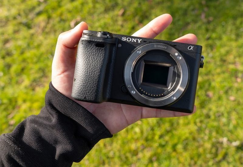 Review Sony A6400 – máy ảnh cho vlog và du lịch | Trần Huy Camera