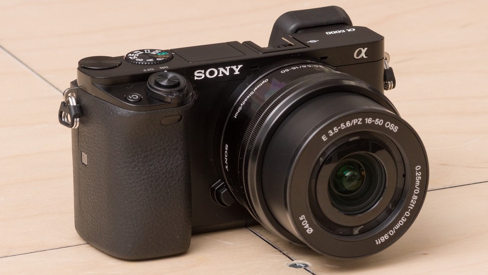 Review Sony A6000 – chiếc máy nổi tiếng cho người mới | Trần Huy Camera