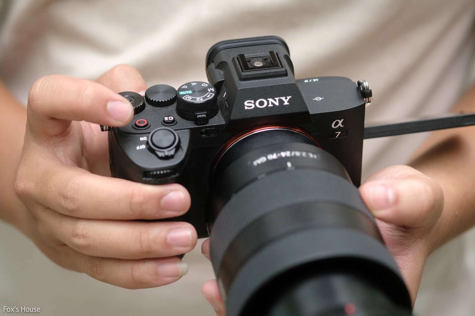 Xu hướng thuê máy ảnh để quay vlog du lịch 2025 | Trần Huy Camera